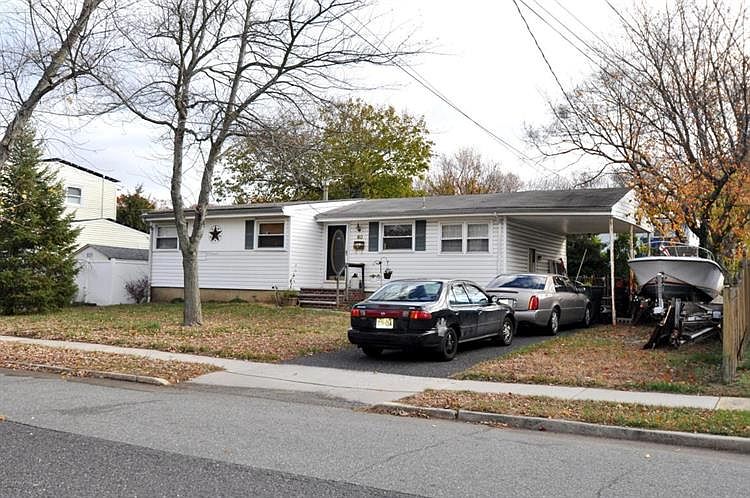 1st image of 60 Cornell Dr