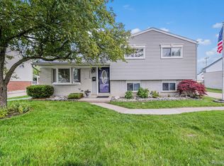 2427 Camel Dr, Sterling Heights, MI 48310