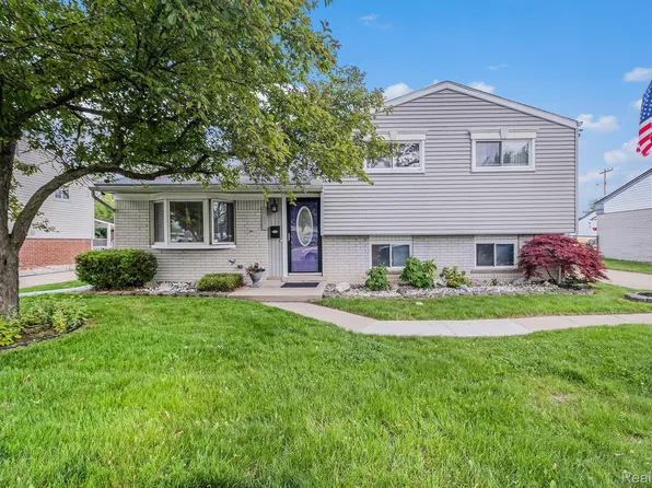 2427 Camel Dr, Sterling Heights, MI 48310