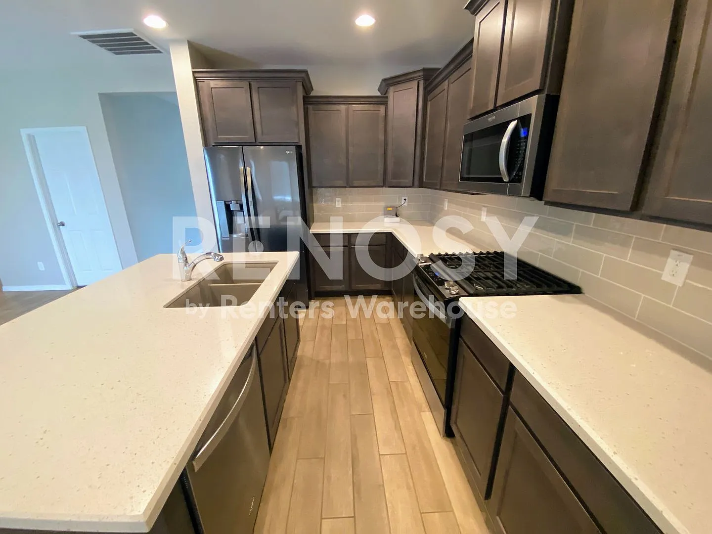 Ideal 5 Br + Loft 3 Br 2 Cg Home Near I-10 and Avondale Blvd in Avondale — Photo 3