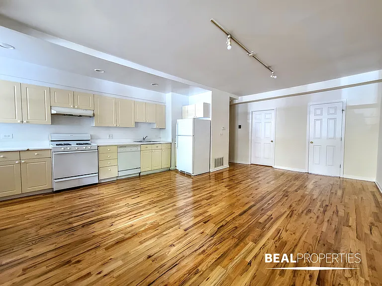 917 W Dakin St — Photo 26