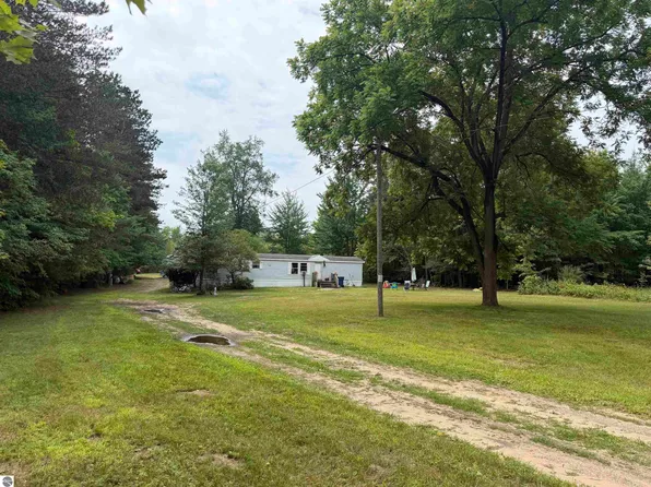 23567 Faylor Rd, Copemish, MI 49625