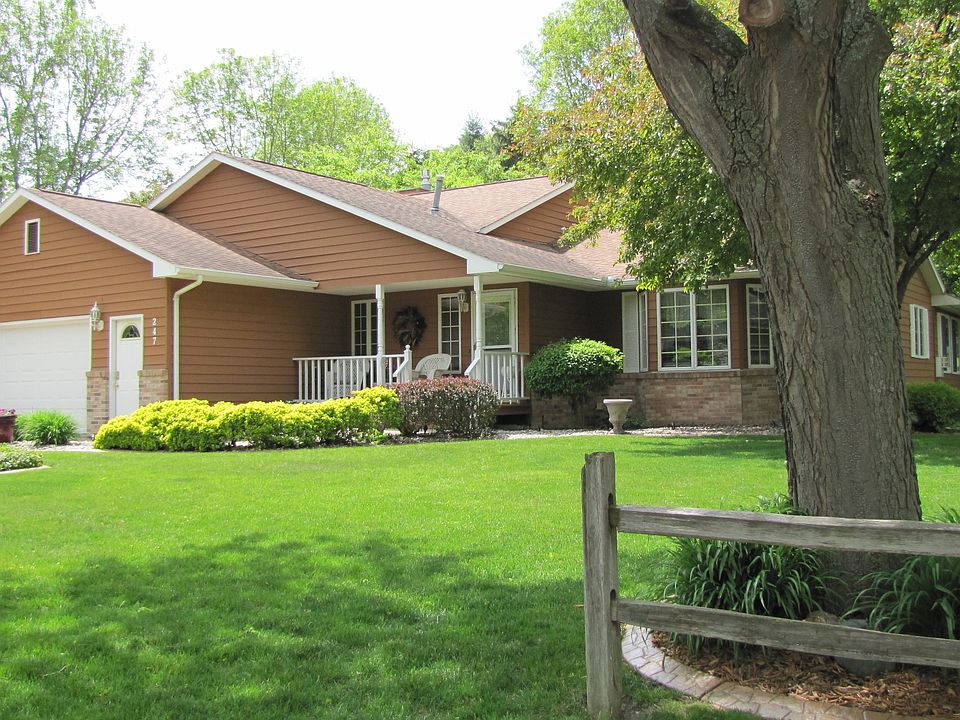 1st image of 247 Valley Oaks Dr