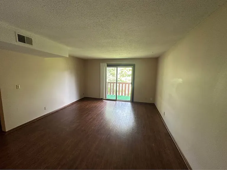 1083 NW Greenwood St #1083 — Photo 12