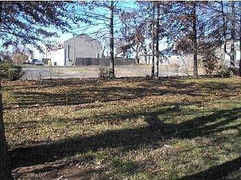 2nd image of 865 Port Reading Ave