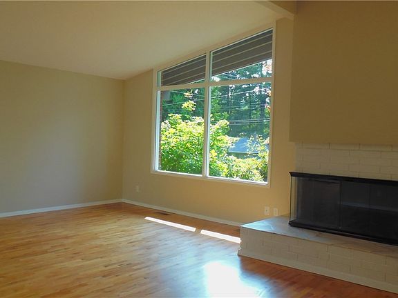 3rd image of 15538 Greenwood Ave N