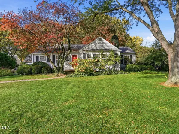 557 Clover Ln, Perrysburg, OH 43551