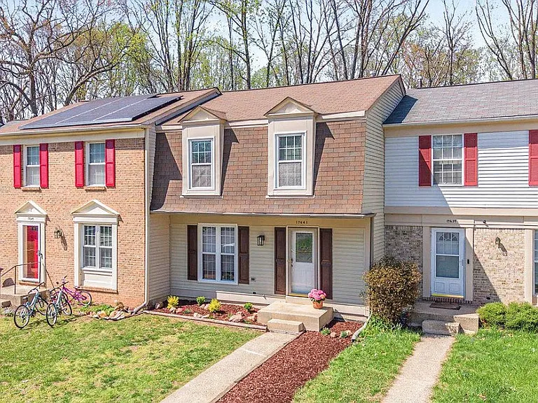 17641 Longview Ln — Photo 2
