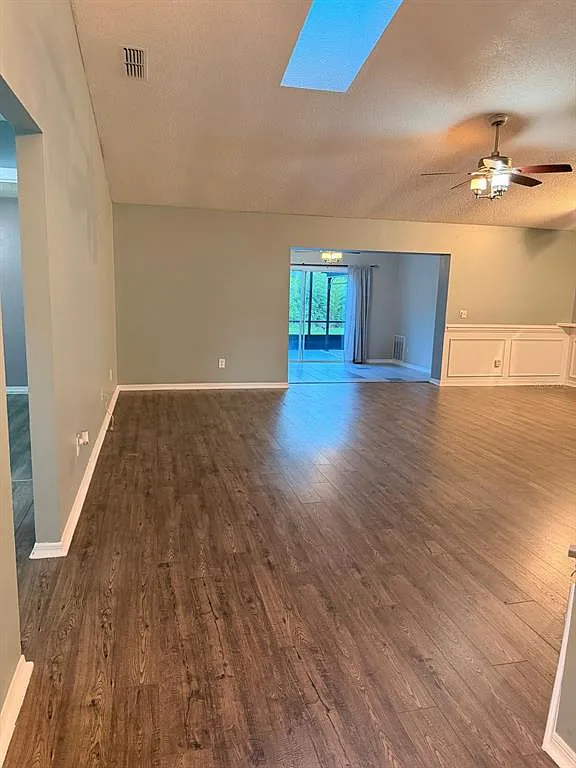 4 bed, 2.0 bath, 2230 sqft, $2,450 — Photo 4