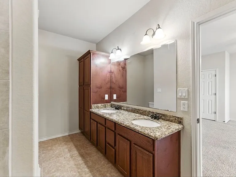 976 Parkview Dr — Photo 10