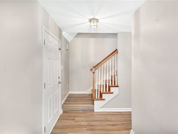4th image of 118 Hurst Ave