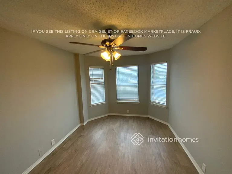 1400 Cloyne Dr — Photo 2