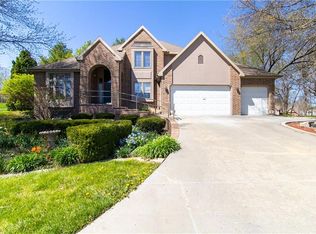 512 Raintree Dr, Saint Joseph, MO 64506