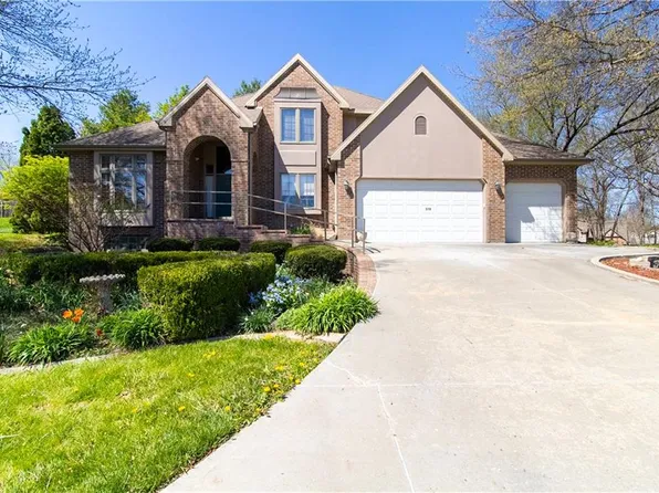 512 Raintree Dr, Saint Joseph, MO 64506