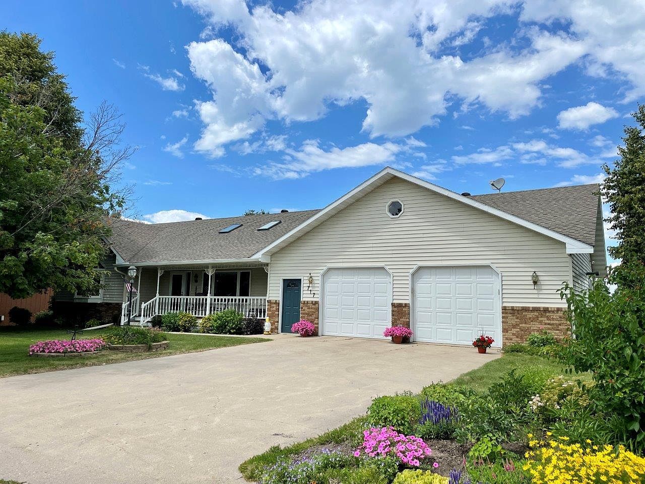 717 1st Ave SE, Pelican Rapids, MN 56572 Zillow