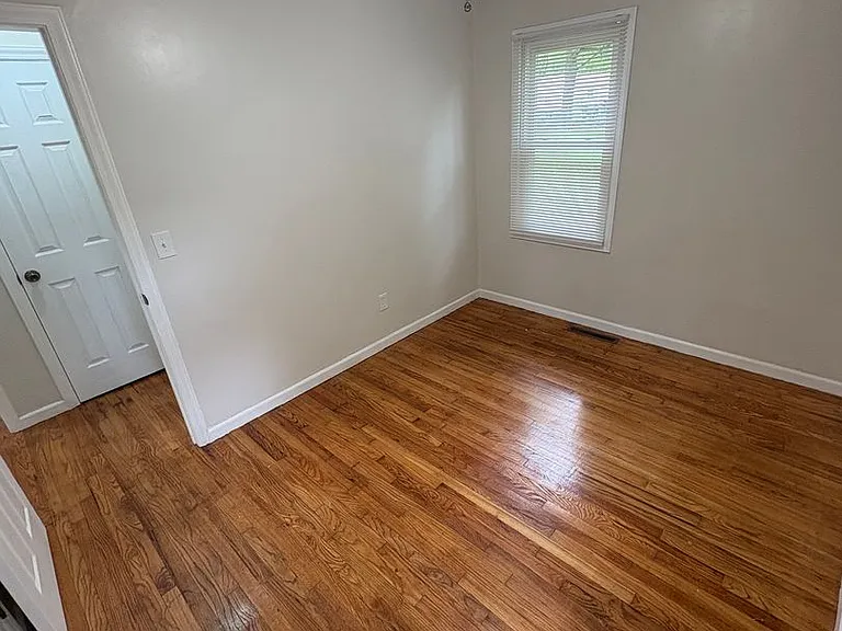 5517 Willow Ave — Photo 10