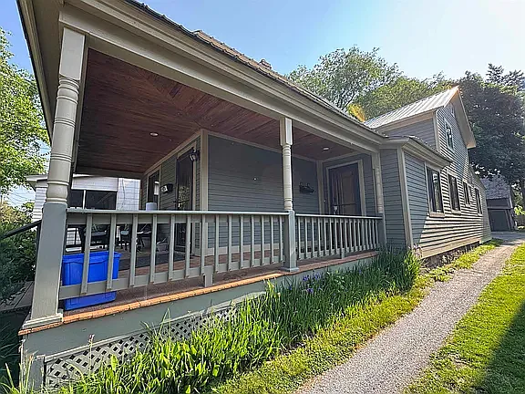 94 Park St #B — Photo 2