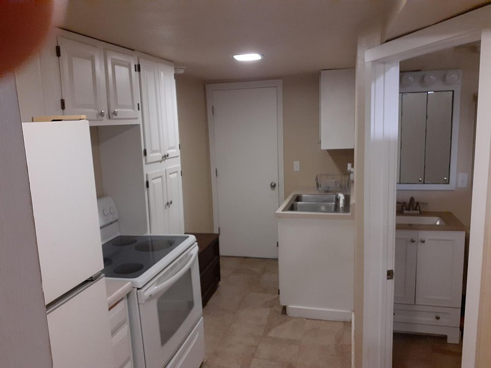 2nd image of 3313 Tripp St