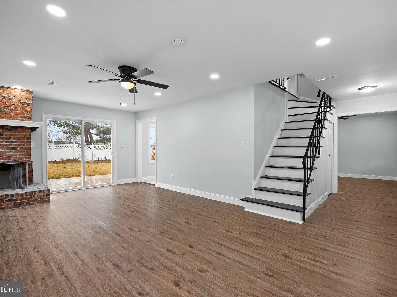 3 bed, 2.5 bath, 1727 sqft, $3,500 — Photo 3