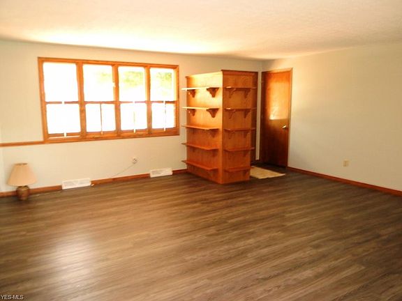 5th image of 1459 Edith St