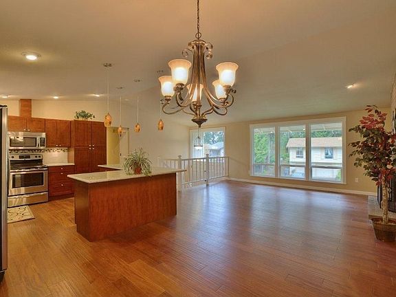 Vaulted Ceiling & Hardwood floor