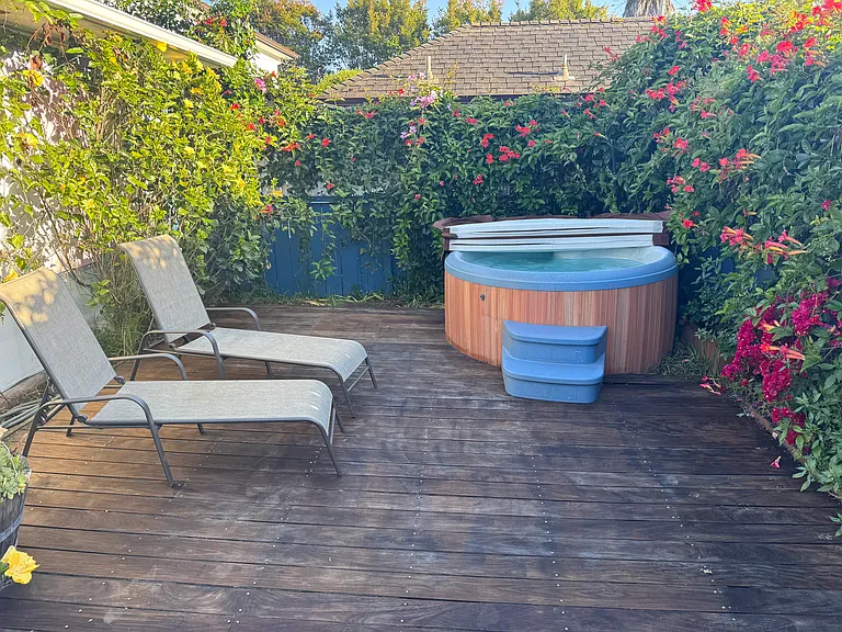 607 Lighthouse Ave — Photo 6