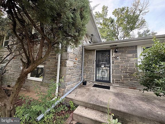3rd image of 210 E Providence Rd