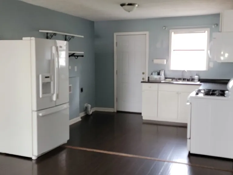100 E Maggie St — Photo 3