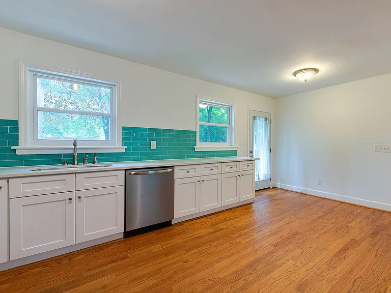 5646 Oak Dr — Photo 13