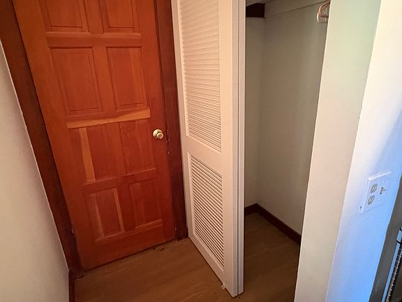 4th image of 96 Laurel Ave