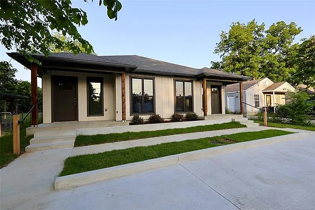 3 bed, 2.0 bath, 942 sqft, $2,350 — Photo 1