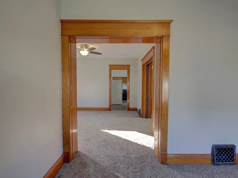 514 S Clark St — Photo 23