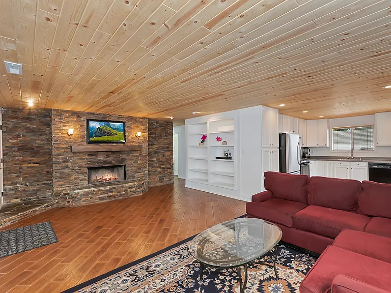 344 Montclair Dr — Photo 3