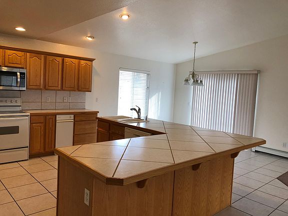 Kitchen & Dining area