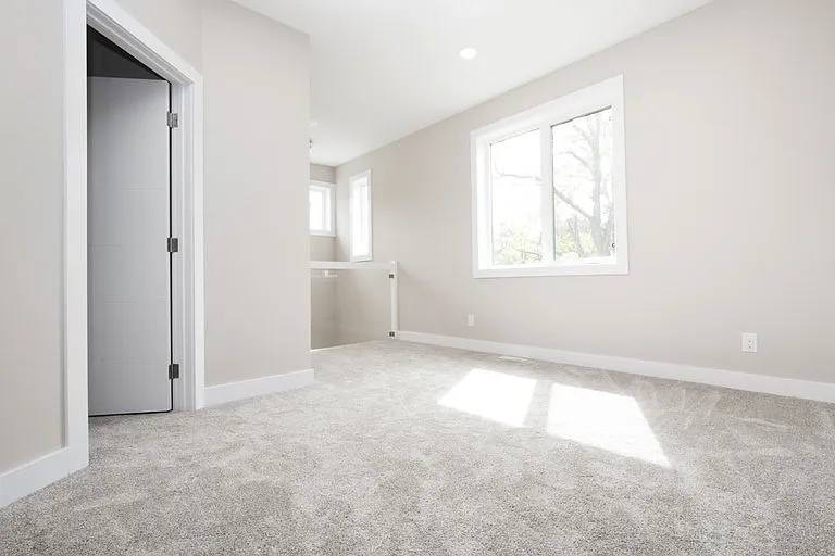 5715 Roblin Blvd #4 — Photo 9