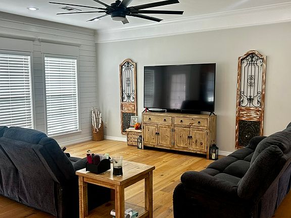 3rd image of 109 Promenade Cir