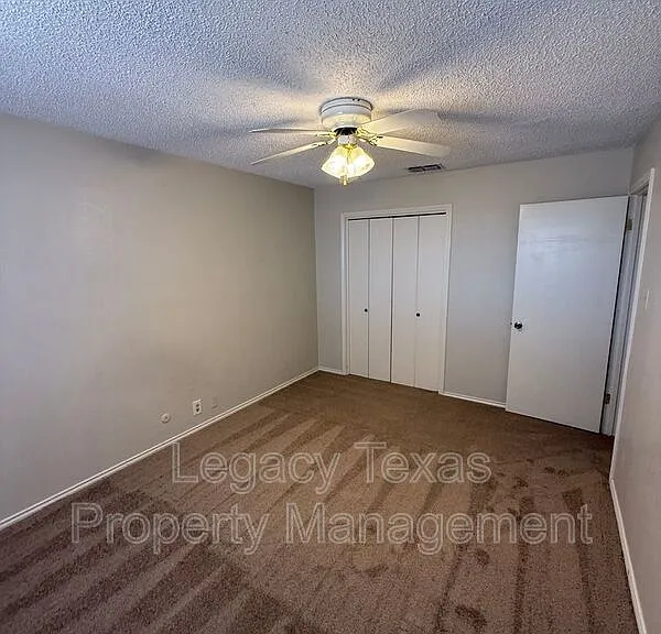 1118 N Nolan River Rd #A — Photo 7