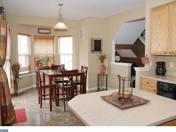 5th image of 153 Larose Dr