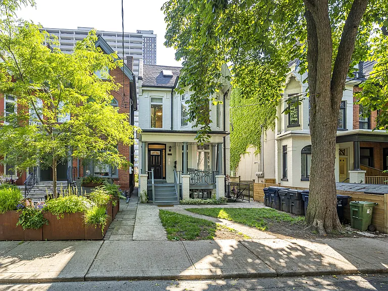 155 Robert St #B — Photo 1