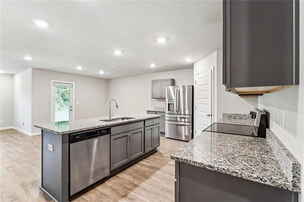 4 bed, 2.0 bath, 1791 sqft, $2,100 — Photo 4