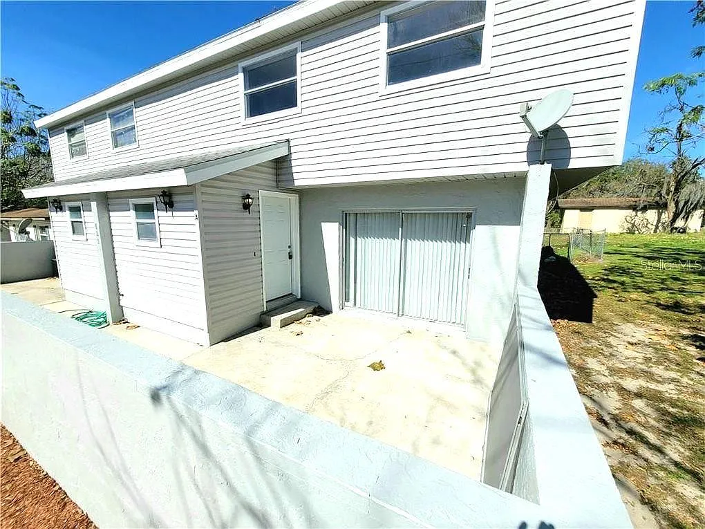 803 Windsor St — Photo 2