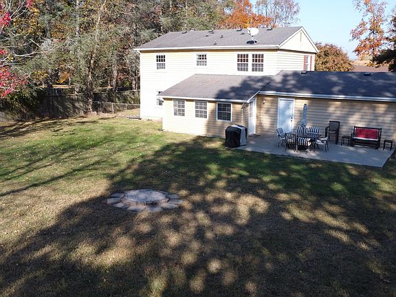 3rd image of 1828 Cherry Ave