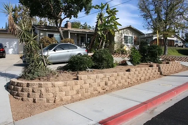 1584 Greenfield Dr — Photo 2