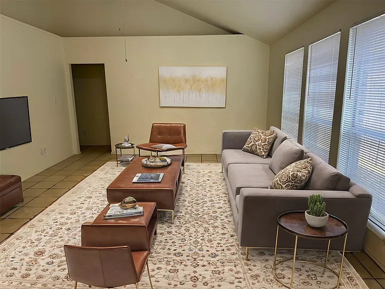 8045 Cannonwood Dr — Photo 2