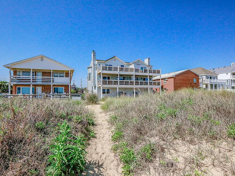 810 W Ocean View Ave #8 — Photo 2