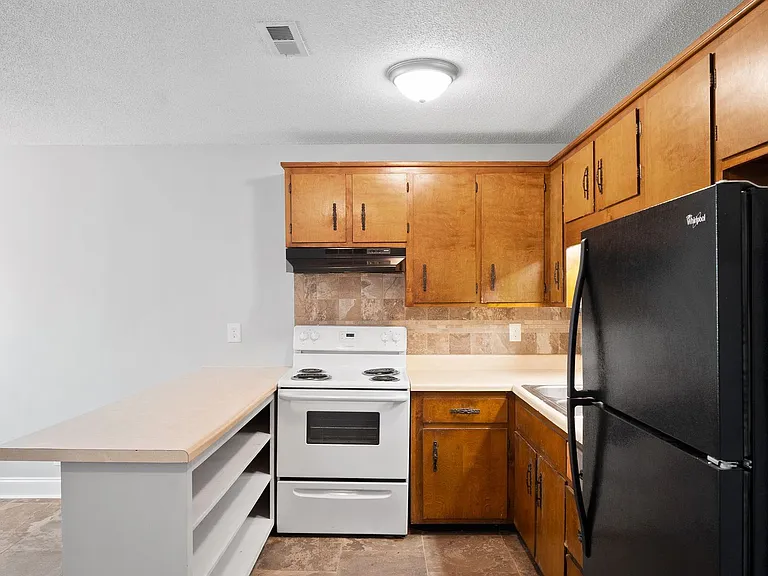 331 Randell Dr — Photo 12