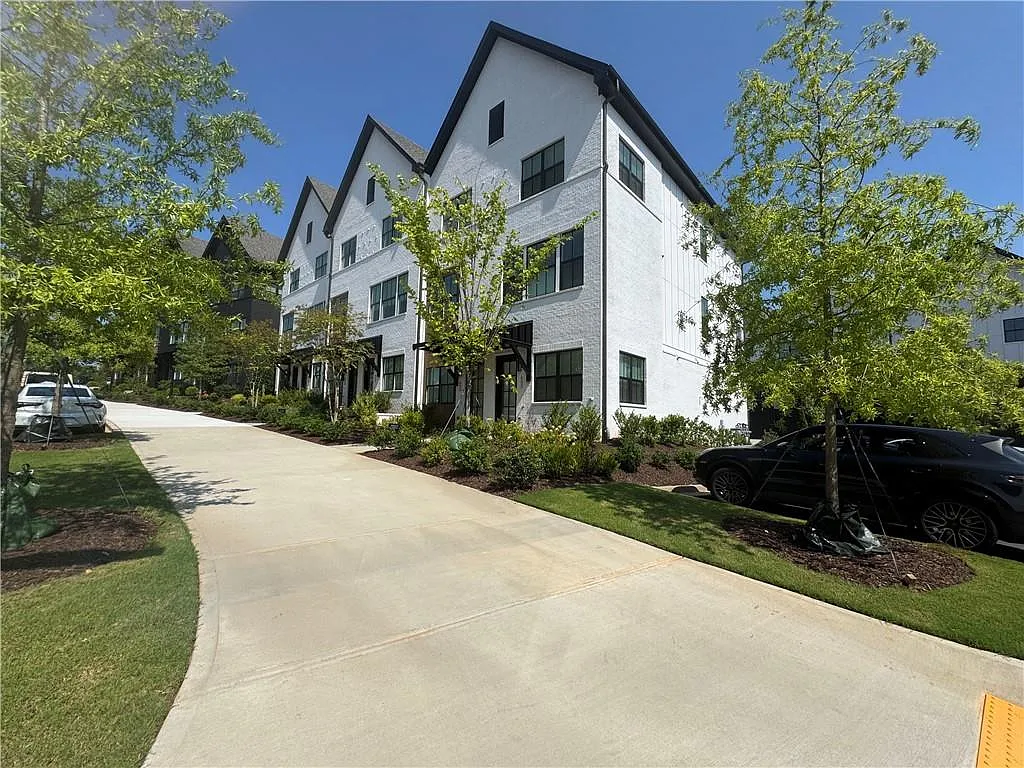 2 bed, 3.5 bath, $3,200 — Photo 2