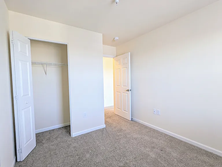 Newport Commons — Photo 90
