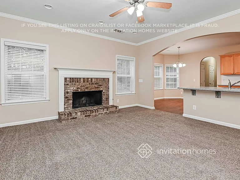 940 Island Bluff Ln — Photo 7