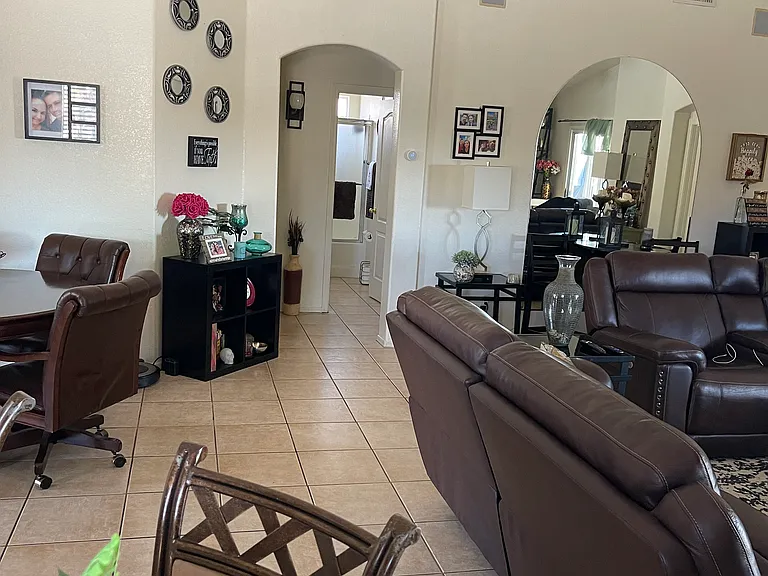 1542 N Placita Colonia De Oro — Photo 8